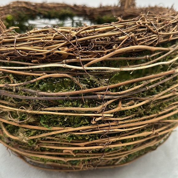 Grapevine and Green Sheet Moss Basket Wired with Brown Floral wire - Picture 6 of 9